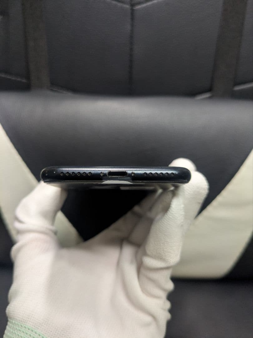 画面新品　iPhone　se3 第3世代　64gb SIMフリー　黒　ブラッ75