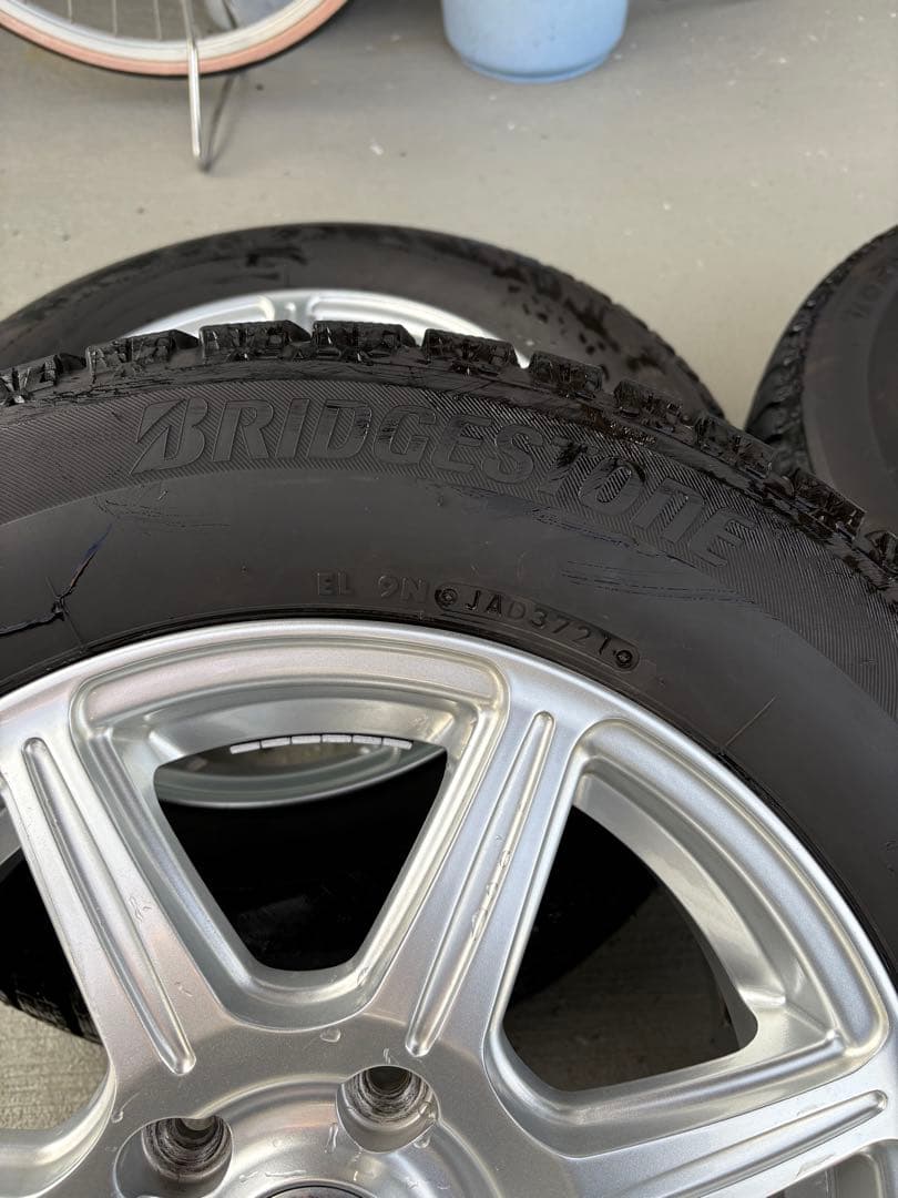 195/65R15ブリジストンスタッドレスタイヤ