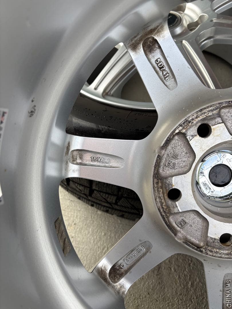 195/65R15ブリジストンスタッドレスタイヤ