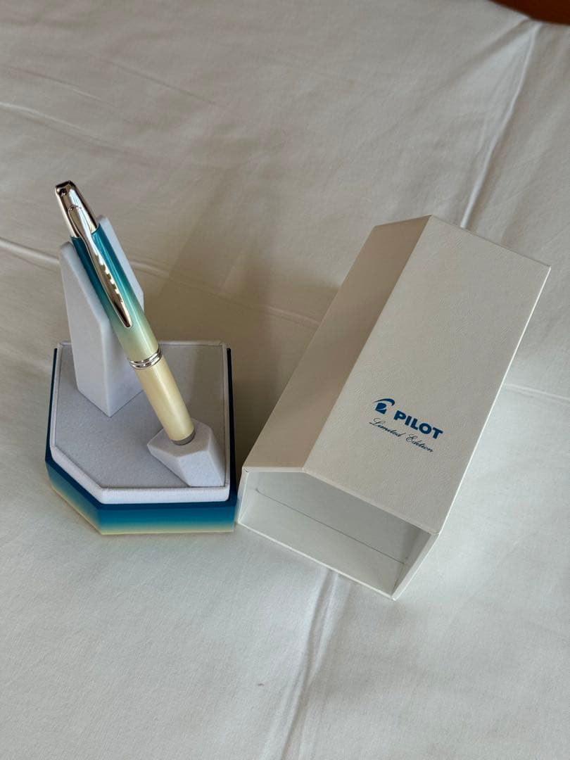 【M・中字】PILOT パイロット キャップレス 2024 限定　シーショア