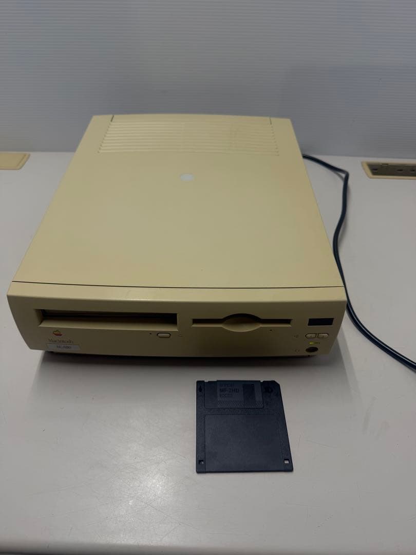 Apple Macintosh LC630 起動確認済 本体のみ 現状品