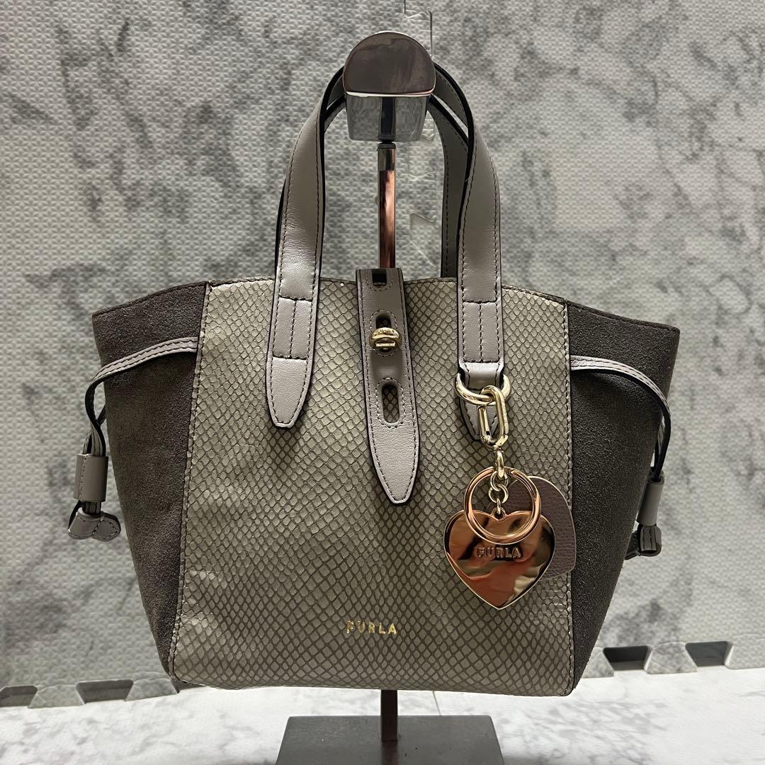 極美品✨フルラ ネット ミニ ハンドバッグ レザー スエード ハートチャーム付き