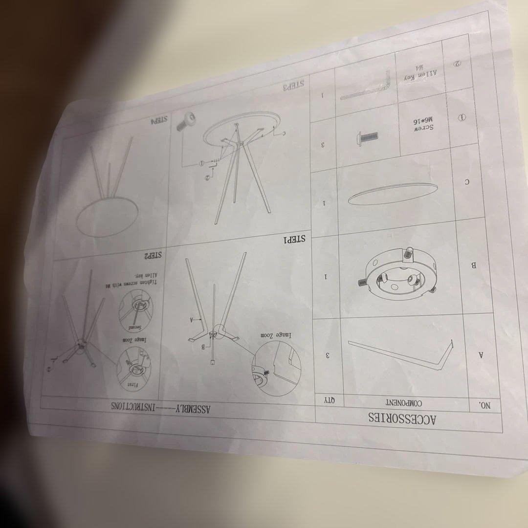 円形ホワイトテーブル