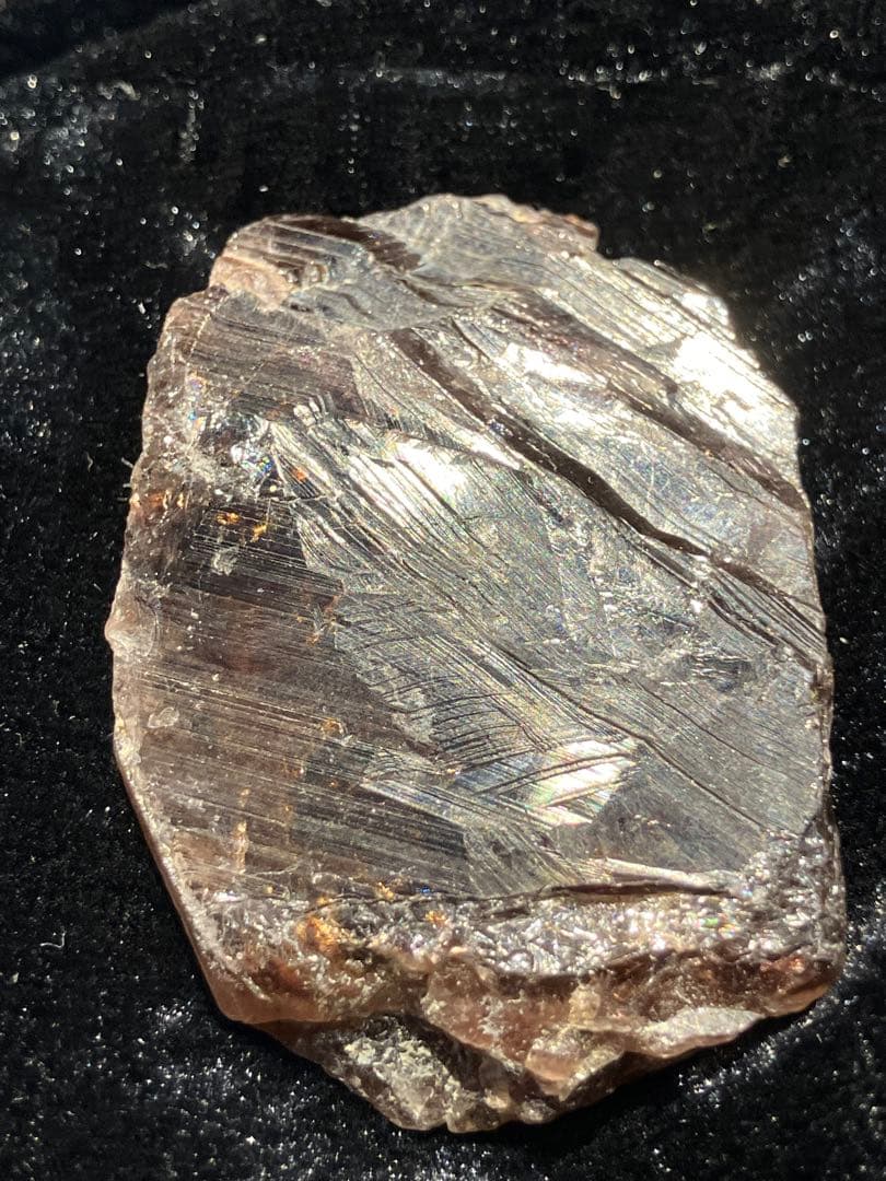 アキシナイト　原石　天然石　パワーストーン　目標達成への後押し　集中力　忍耐力