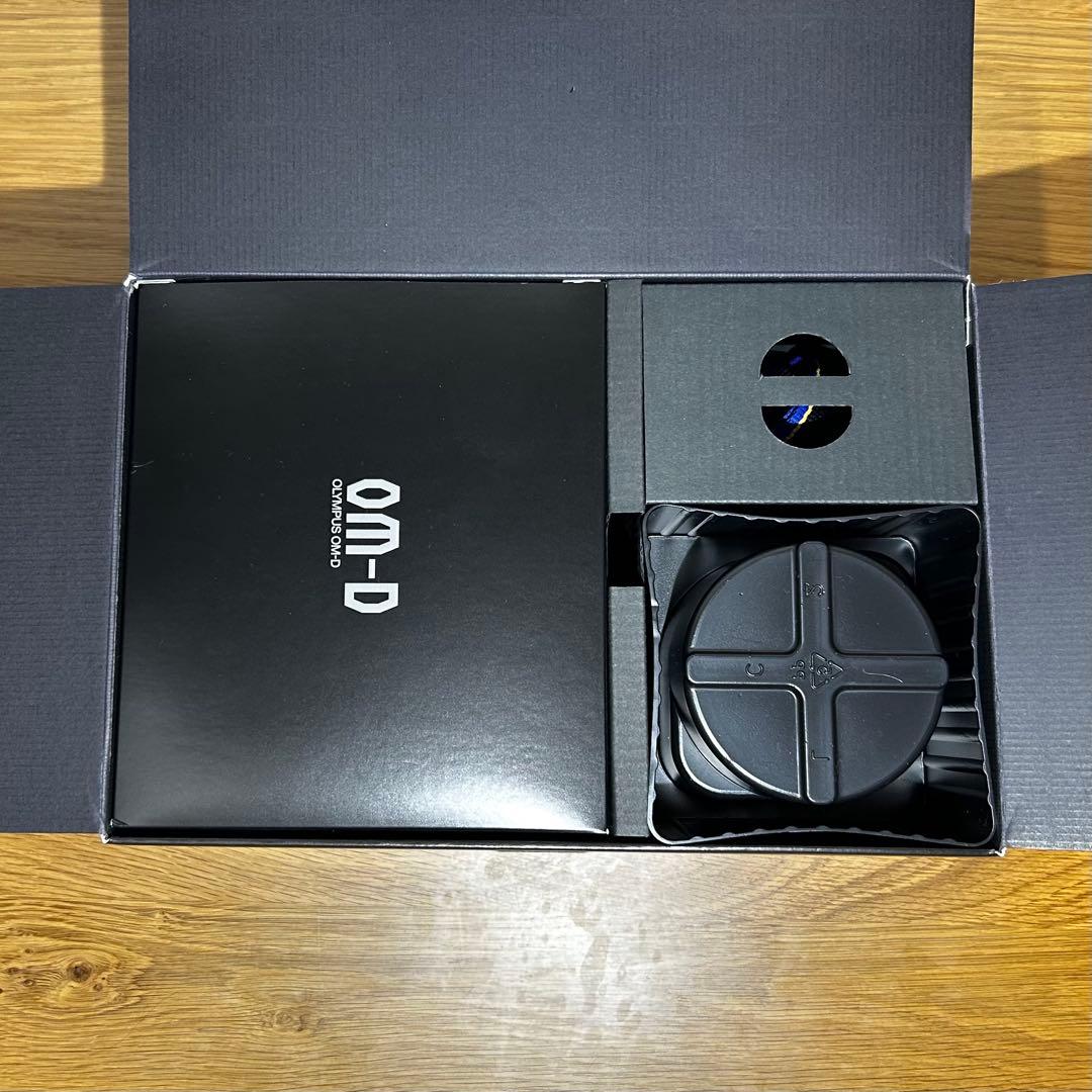 OLYMPUS E-M5 Mark III ミラーレスカメラ