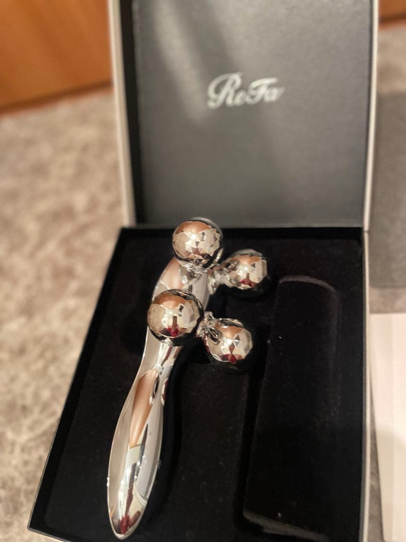 リファ/人気モデル/フォーカラット/美顔/美ボディ/箱、説明保証書、カード付き