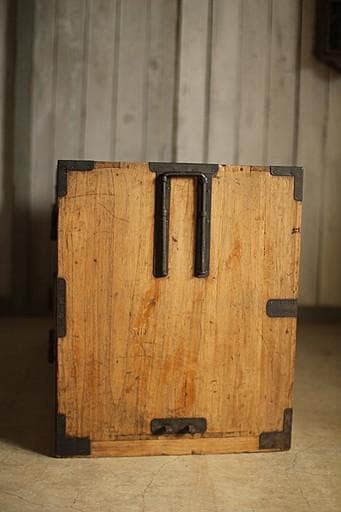 味のある丸金具時代箪笥　桐箪笥　抽斗2段　タンス　収納　古家具　古民家　時代家具