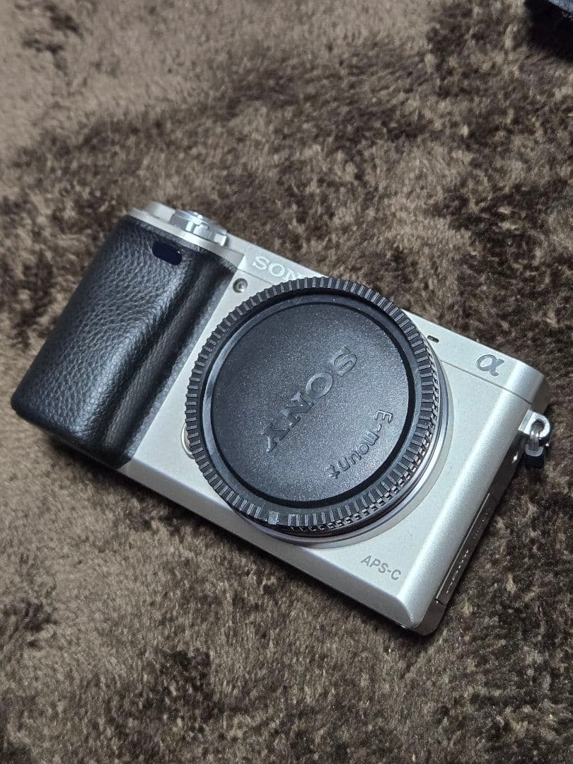 SONY α6000 ボディ単体 シルバー｜バッテリー・チャージャー・SD付属