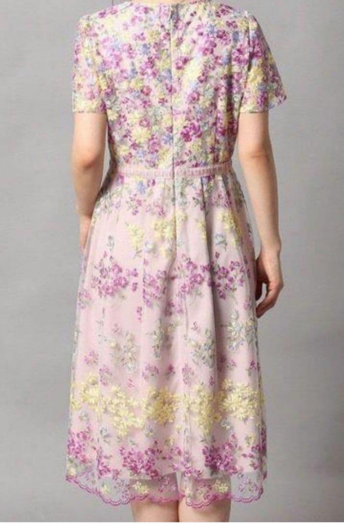 値下げ！定価40000円【極美品　ほぼ新品】花柄刺繍ワンピース　ローズティアラ