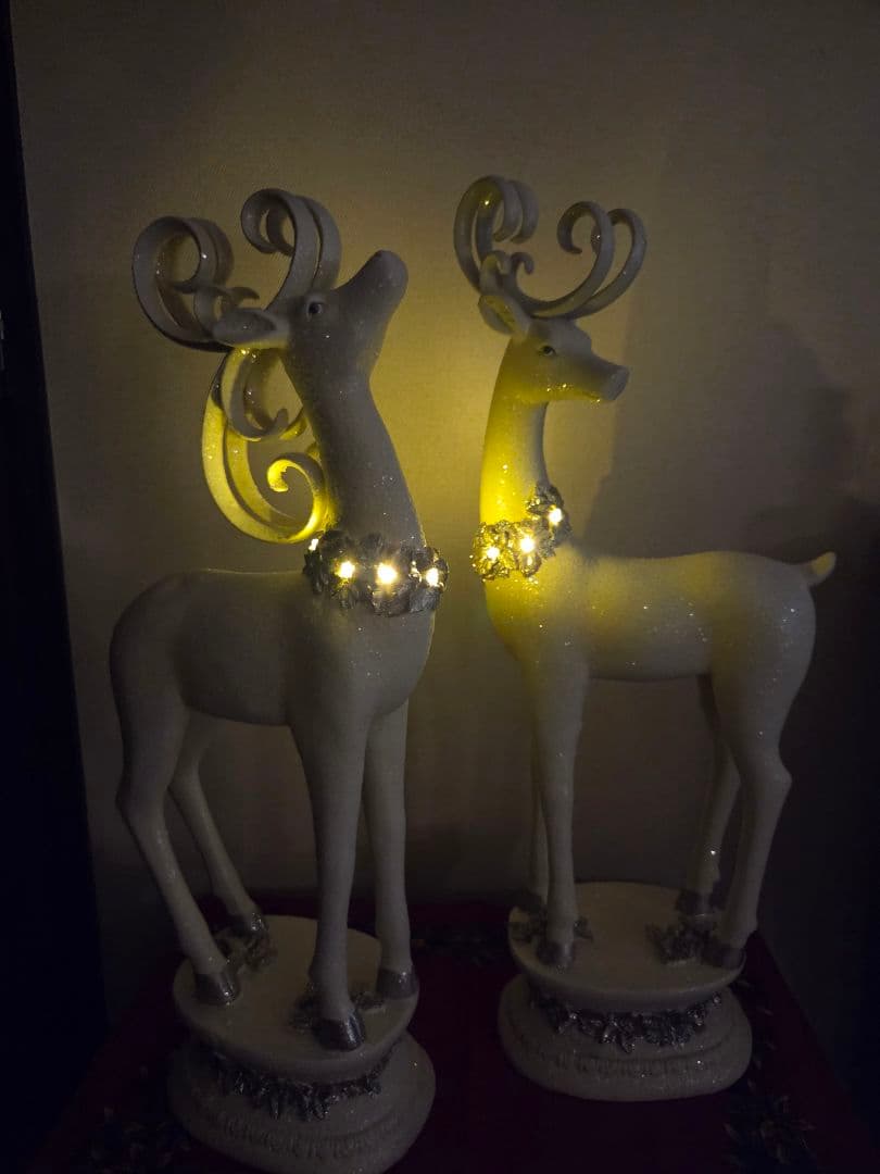 クリスマス　トナカイ ホワイト鹿の置物　2体　LEDライト付