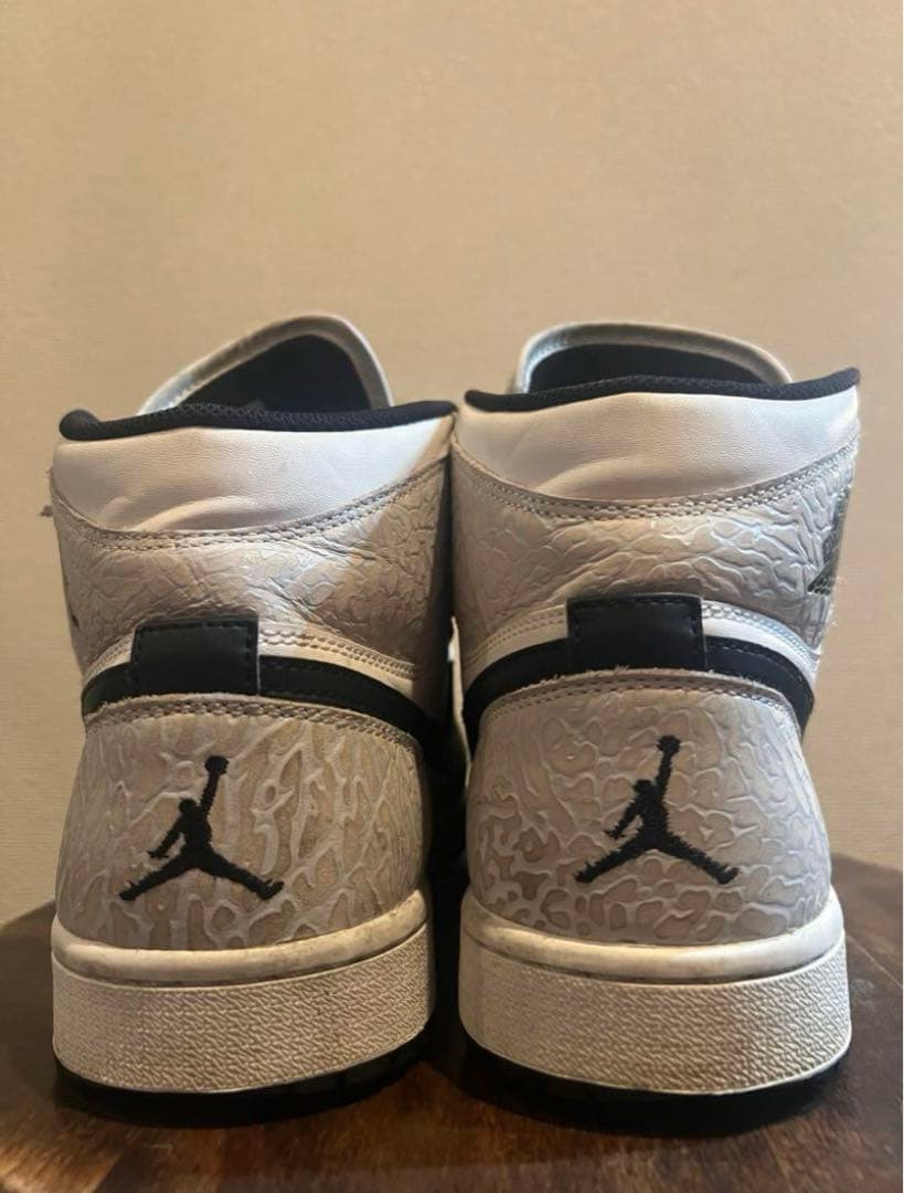 Nike Air Jordan 1 Retro High ホワイトエレファント
