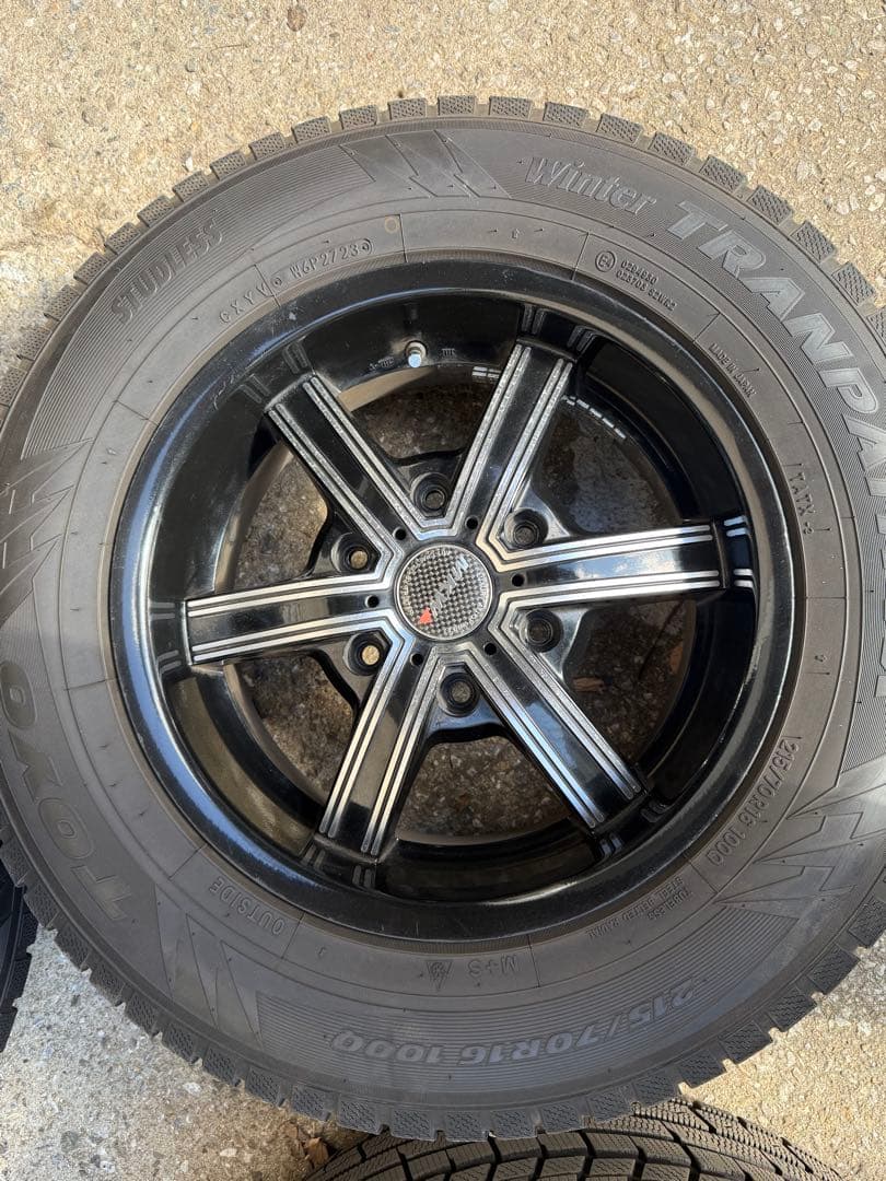 ハイエースに！スタッドレスタイヤ ホイール215/70R16 2023年製！