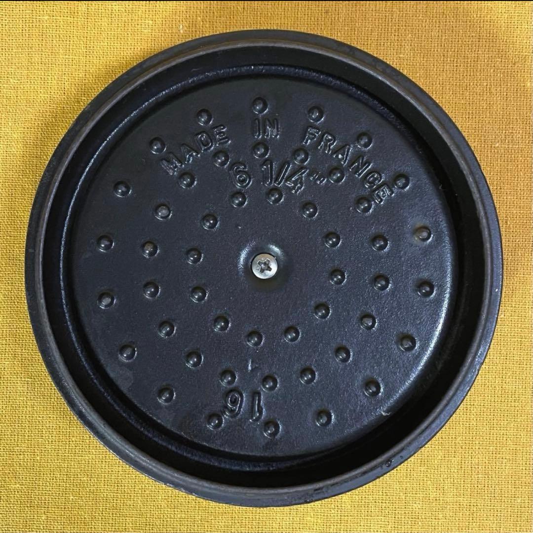 た*ら様 このサイズいいですよ‼️ ストウブ ココット16cm 旧型 深型 鉄鍋