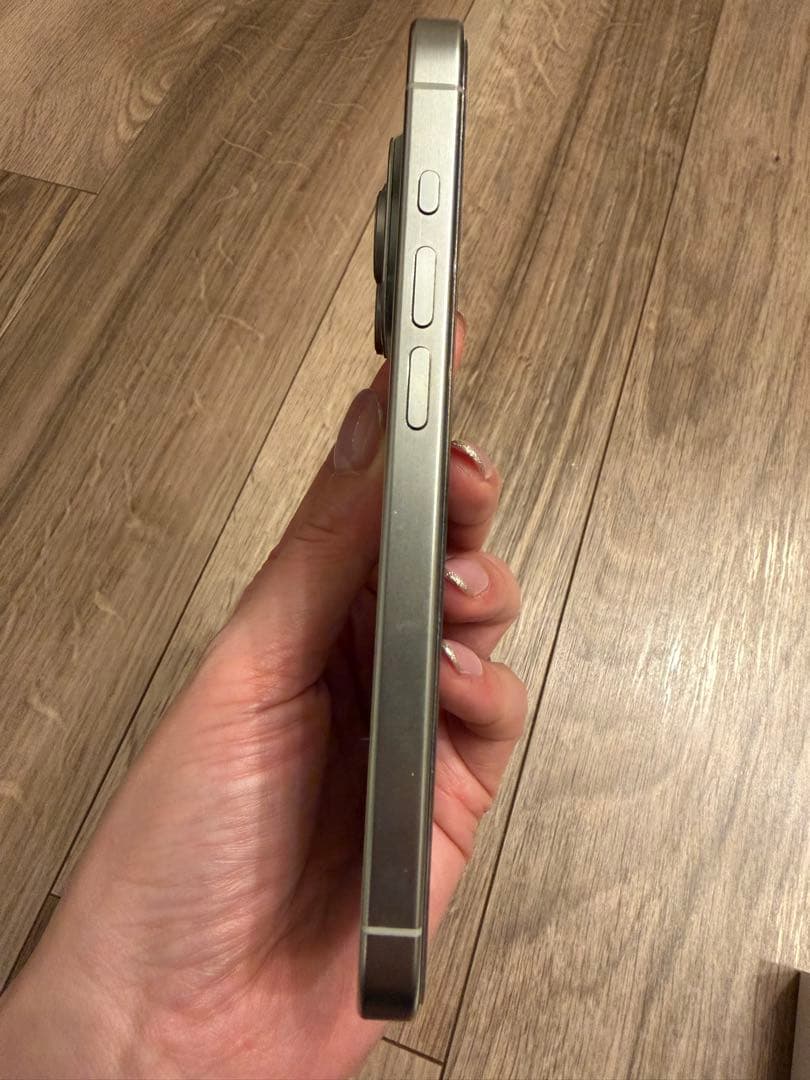 Apple iPhone 15 Pro ホワイトチタニウム1Tアメリカで購入