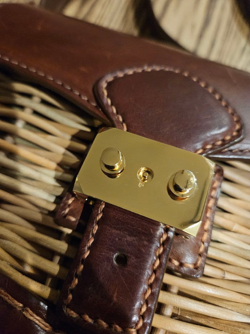 ebagos エバゴス ショルダーバッグ 紅藤