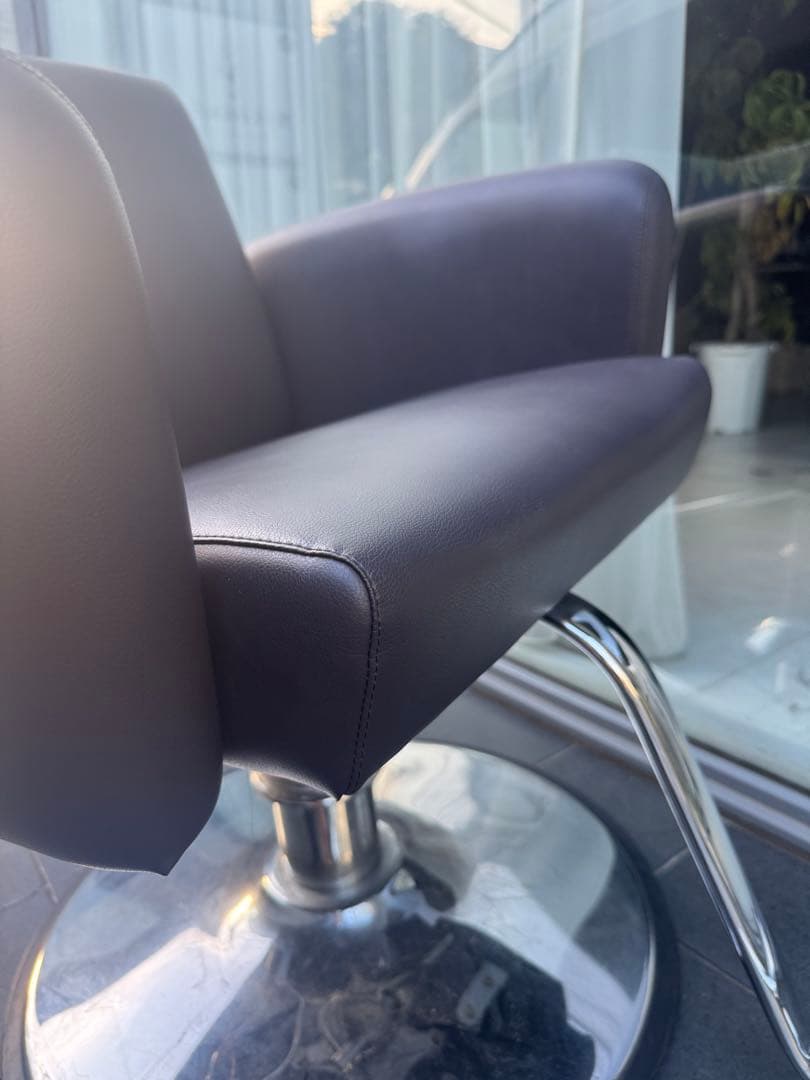 3台在庫あり　美容室　スタイリングチェア　ビューティガレージ スタイリングチェア