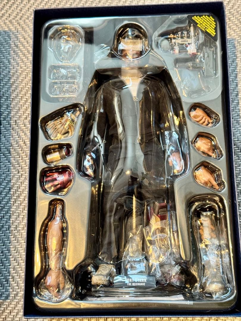 ホットトイズ トニー・スターク(マンダリン邸襲撃版)1/6スケール【全新品】