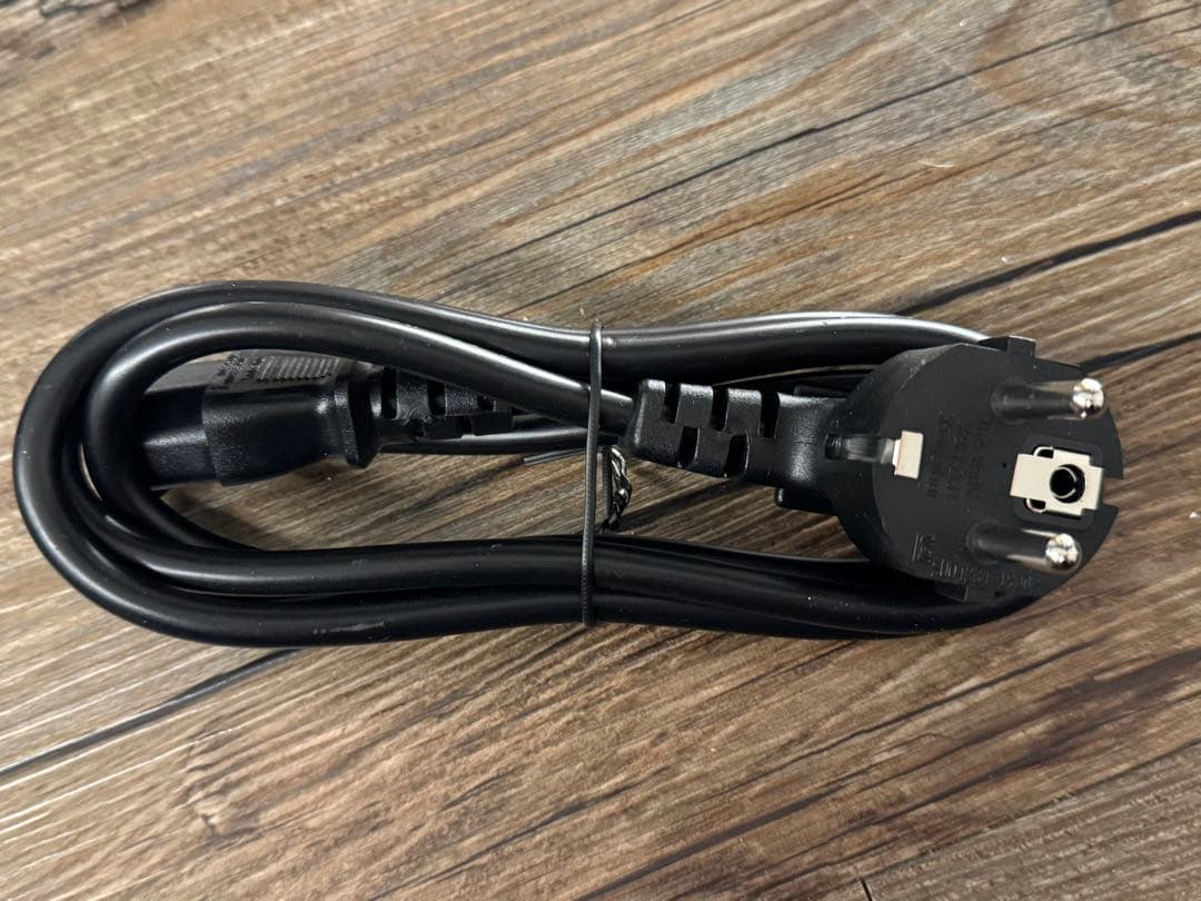 80 PLUS認証の650W出力のB65E電源ユニット