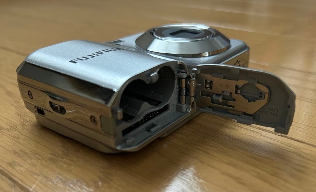 FUJIFILM FINEPIX AV100 デジカメ