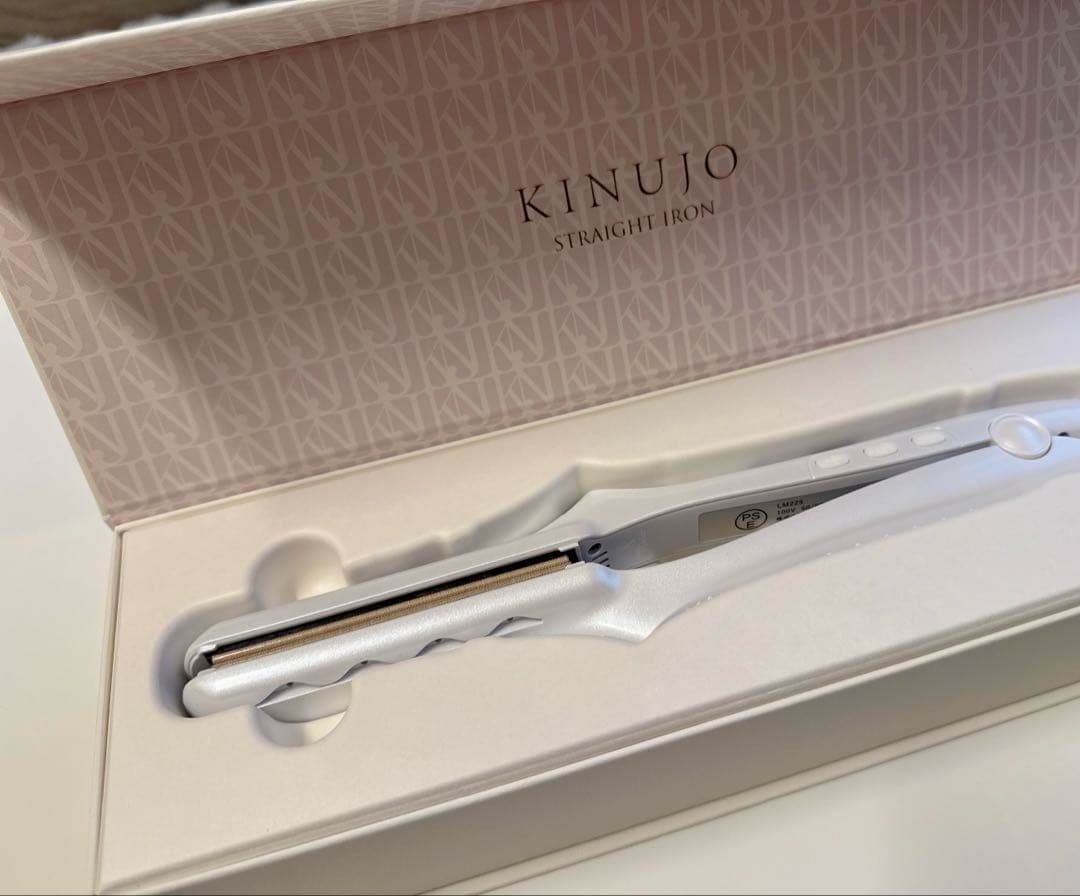 【極美品】 絹女　KINUJO ストレートヘアアイロン　LM225 ホワイト