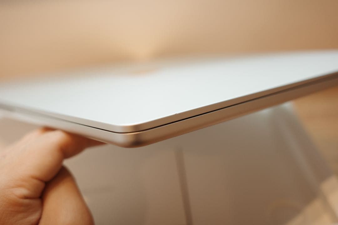 MacBook Air 15インチ M2チップ 8GB/256GB