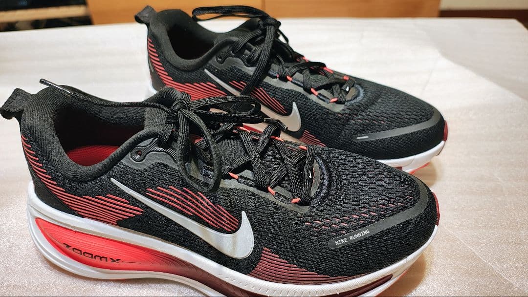 NIKE ランニングシューズ ボメロ18 26cm