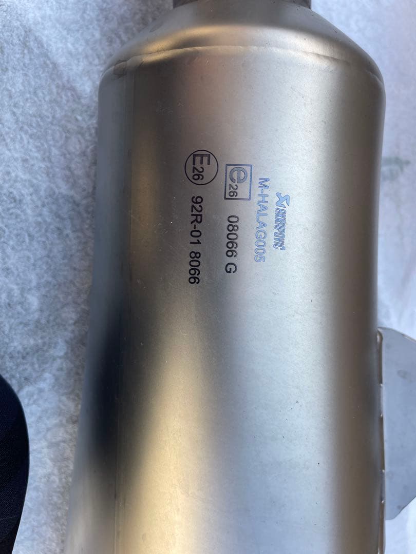 アクラポヴィッチ　スリップオンマフラー