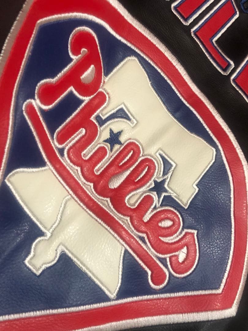 セール中！フィラデルフィア・フィリーズ スタジアムジャケット