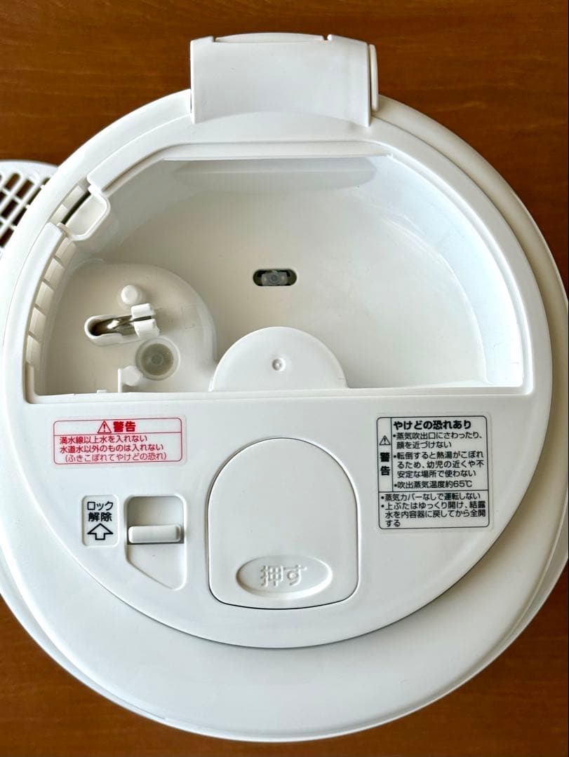 象印 スチーム式加湿器 EE-RQ50-WA です。