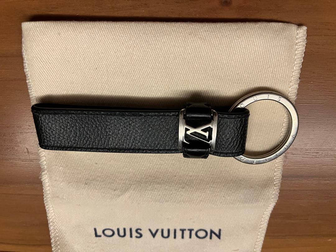 ルイ・ヴィトン　LOUIS VUITTON キーリング　黒