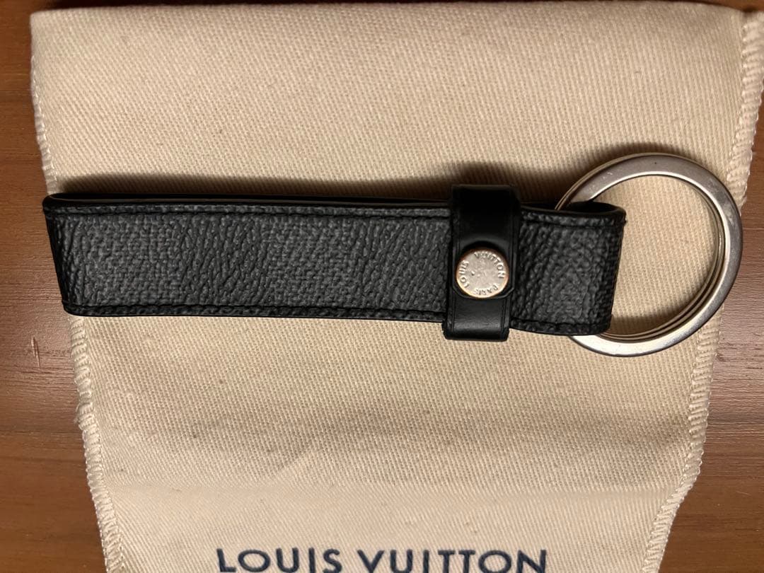 ルイ・ヴィトン　LOUIS VUITTON キーリング　黒