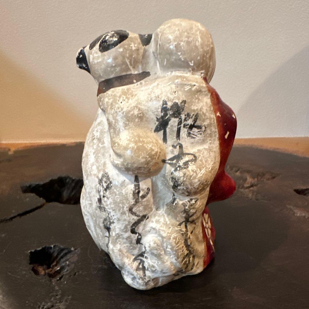 犬と子どもの置物