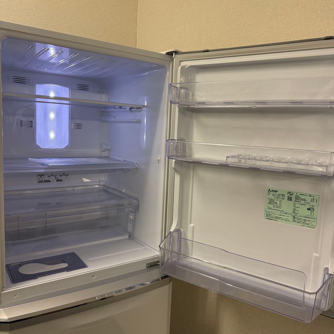 三菱ノンフロン冷凍冷蔵庫　MR-C34C-W 形2017年製