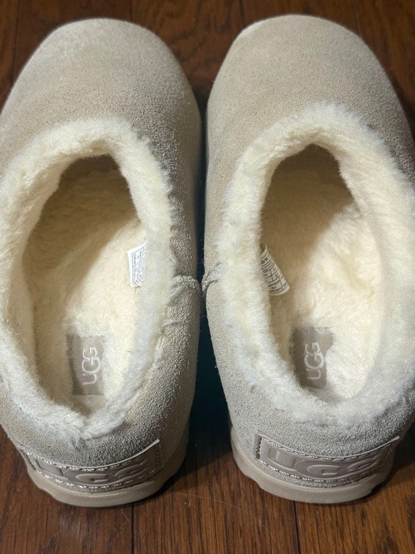 【最終値下げ】UGG PUMPED SLIDE