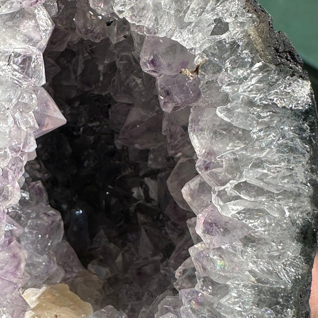 【土日セール　18800→12800】アメジストドーム　629g 虹だらけ　財運