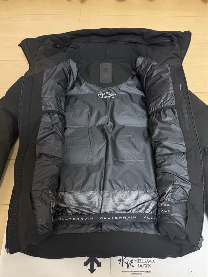 2024水沢ダウン　マウンテニア　Oサイズ