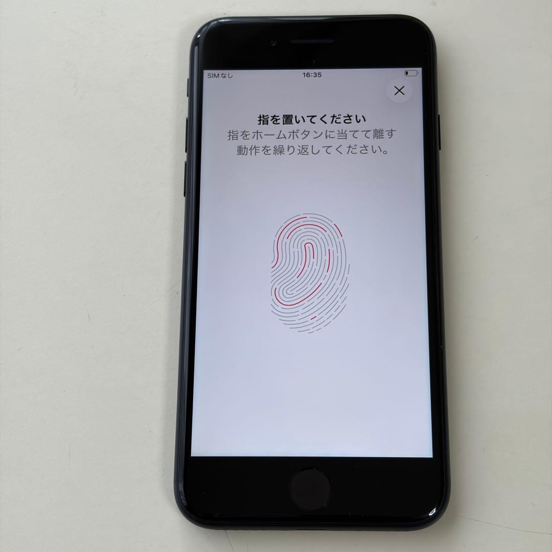 ト*タ様 バッテリー新品　iPhoneSE第3世代64GB SIMフリー　美品