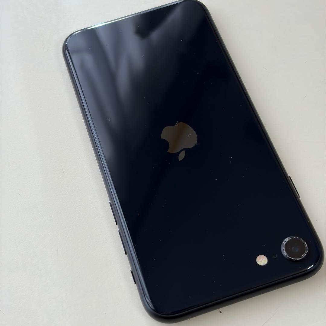 ト*タ様 バッテリー新品　iPhoneSE第3世代64GB SIMフリー　美品