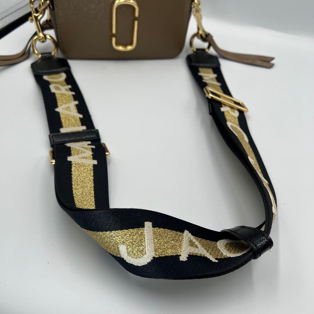 p*9様 マークジェイコブス スナップショット ショルダーバッグ ロゴ ベージュ