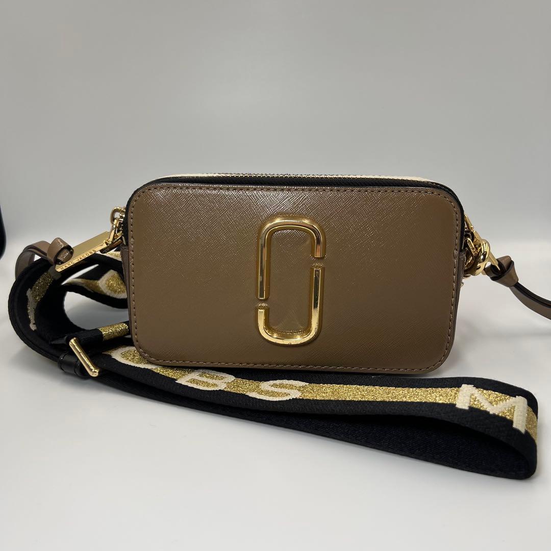 p*9様 マークジェイコブス スナップショット ショルダーバッグ ロゴ ベージュ