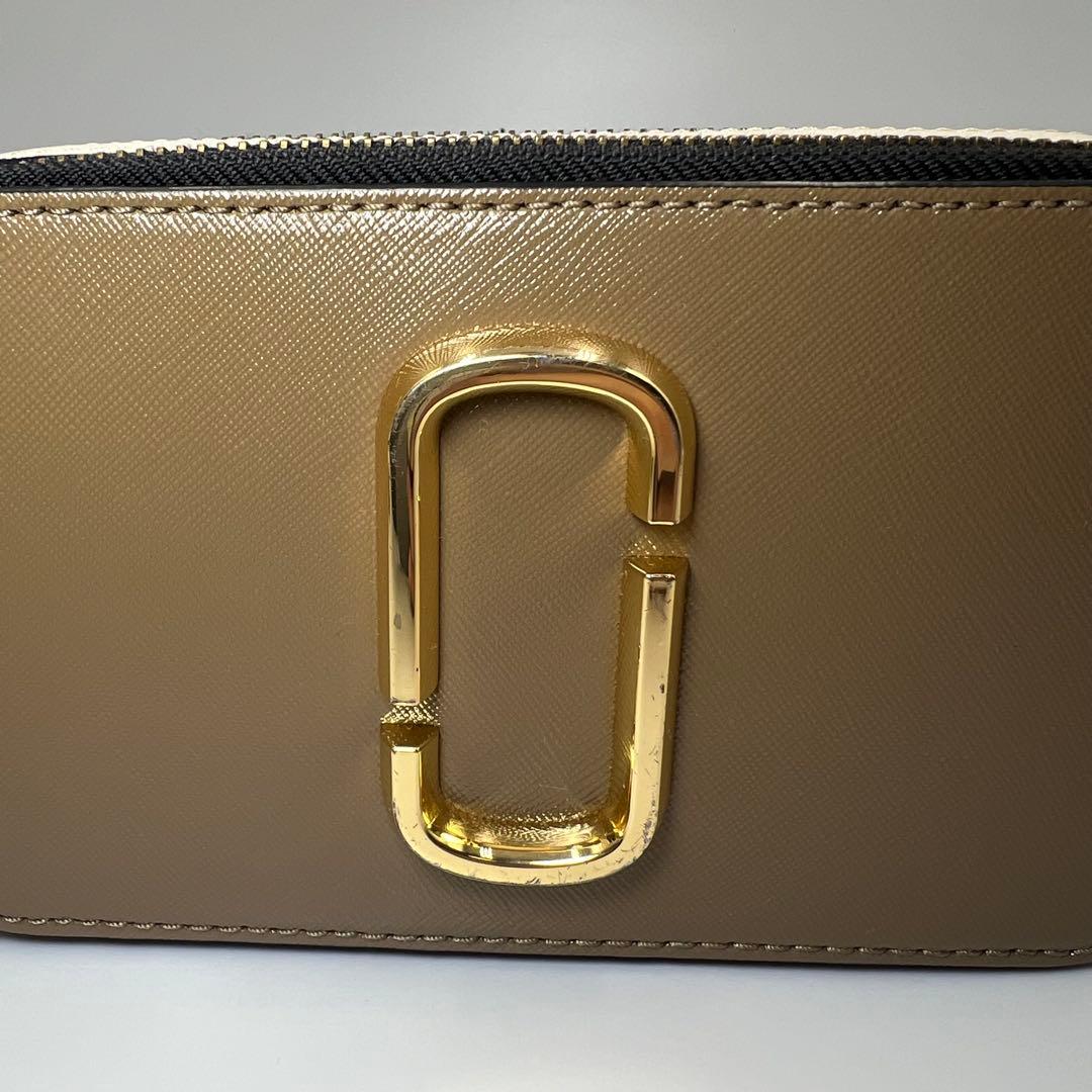 p*9様 マークジェイコブス スナップショット ショルダーバッグ ロゴ ベージュ