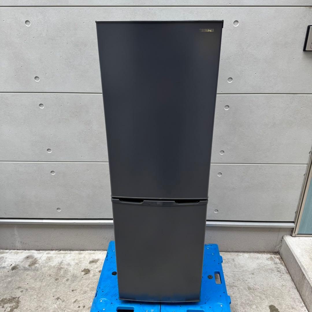 243⭐️2023年製美品★アイリスオーヤマ冷蔵庫　大型　ブラック　黒　一人暮らし