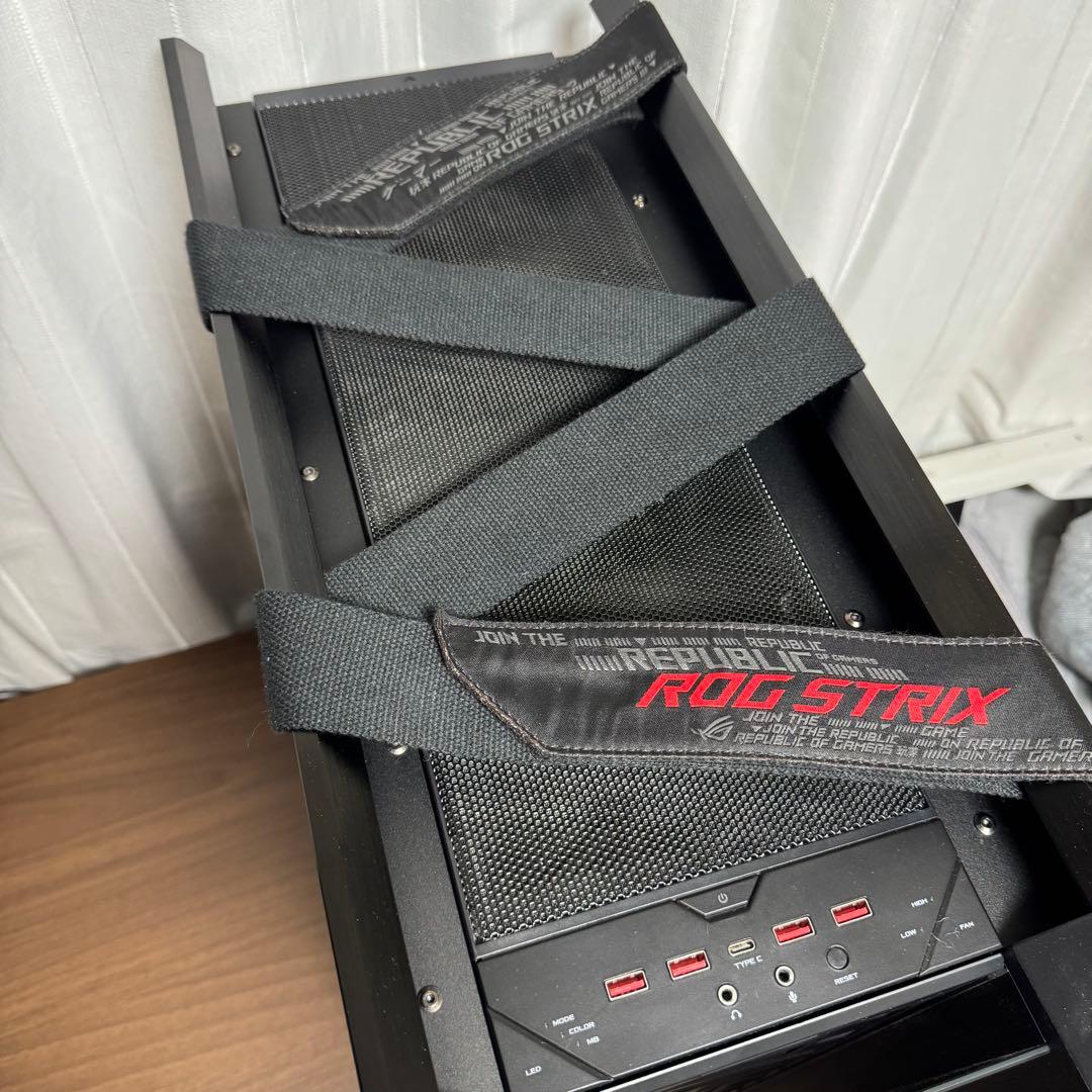 ROG Strix Helios PCケース