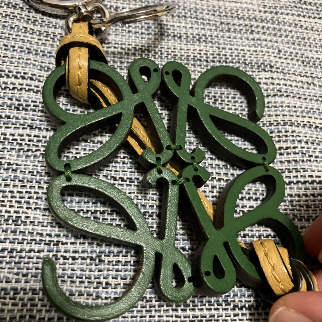 ロエベ　バッグチャーム　アナグラム