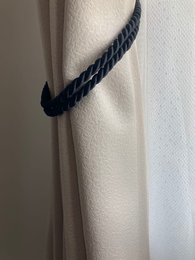 【リリカラ】オーダーカーテン　ベージュ系　レザーエンボス　ドレープ　しぼり調