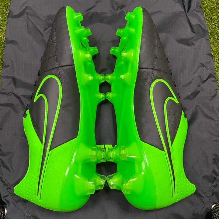 サッカースパイク ナイキ ティエンポ レジェンド Ⅴ FG