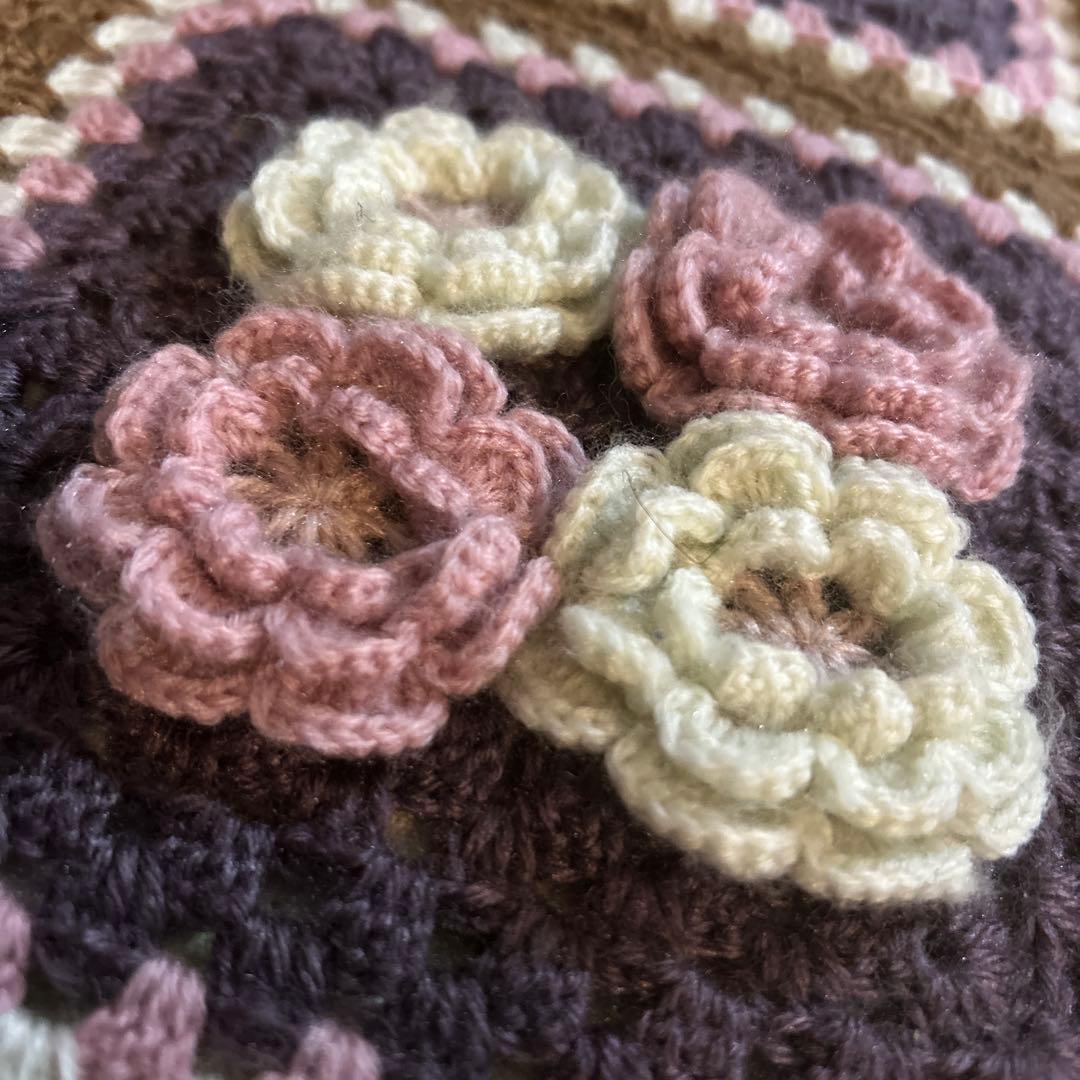手編み　♡ 立体小花のマルチカバー
