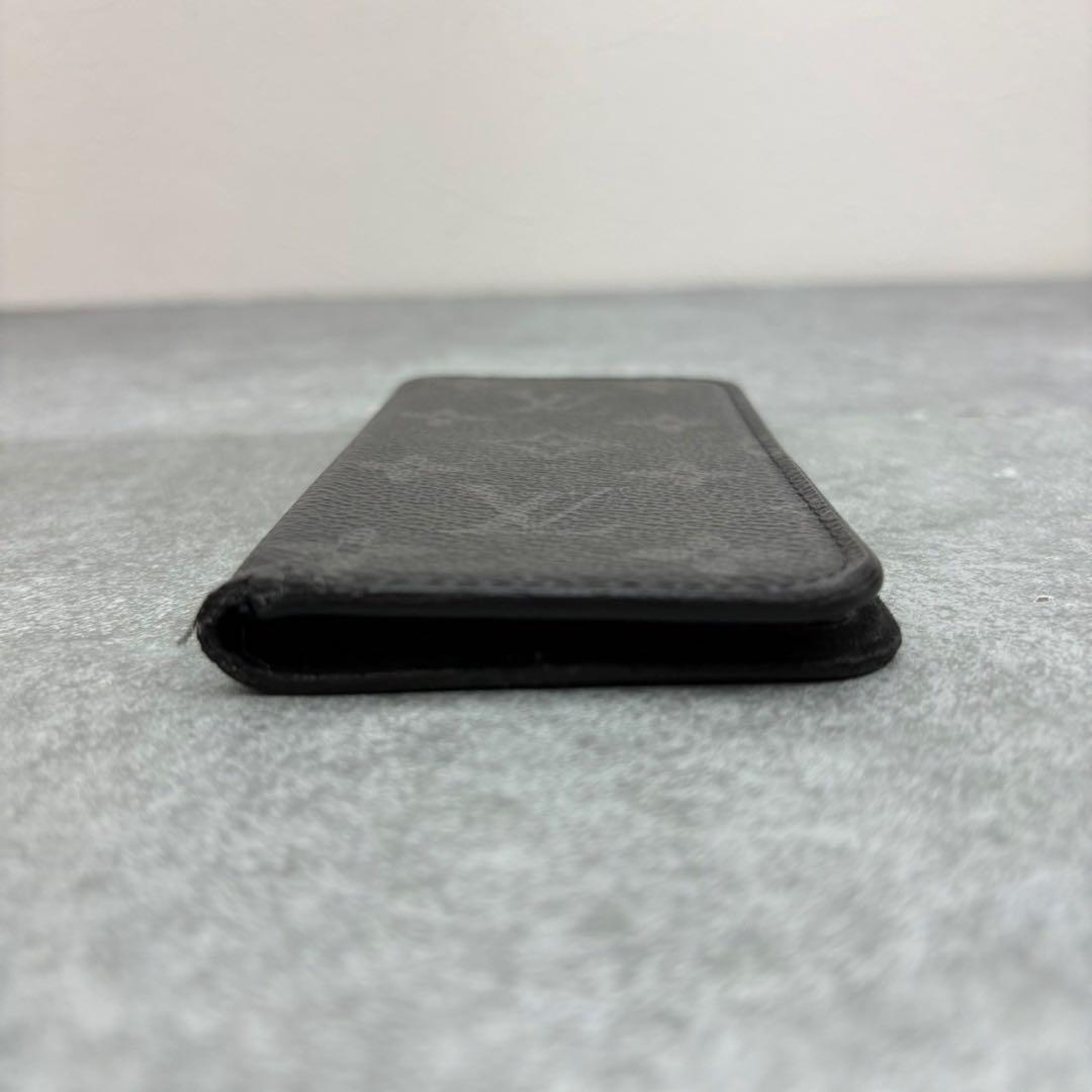 ルイヴィトン iPhone SE モノグラムエクリプス フォリオ ケース