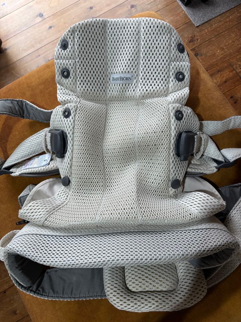 BabyBjorn 抱っこ紐　ハーモニー メッシュ クリーム