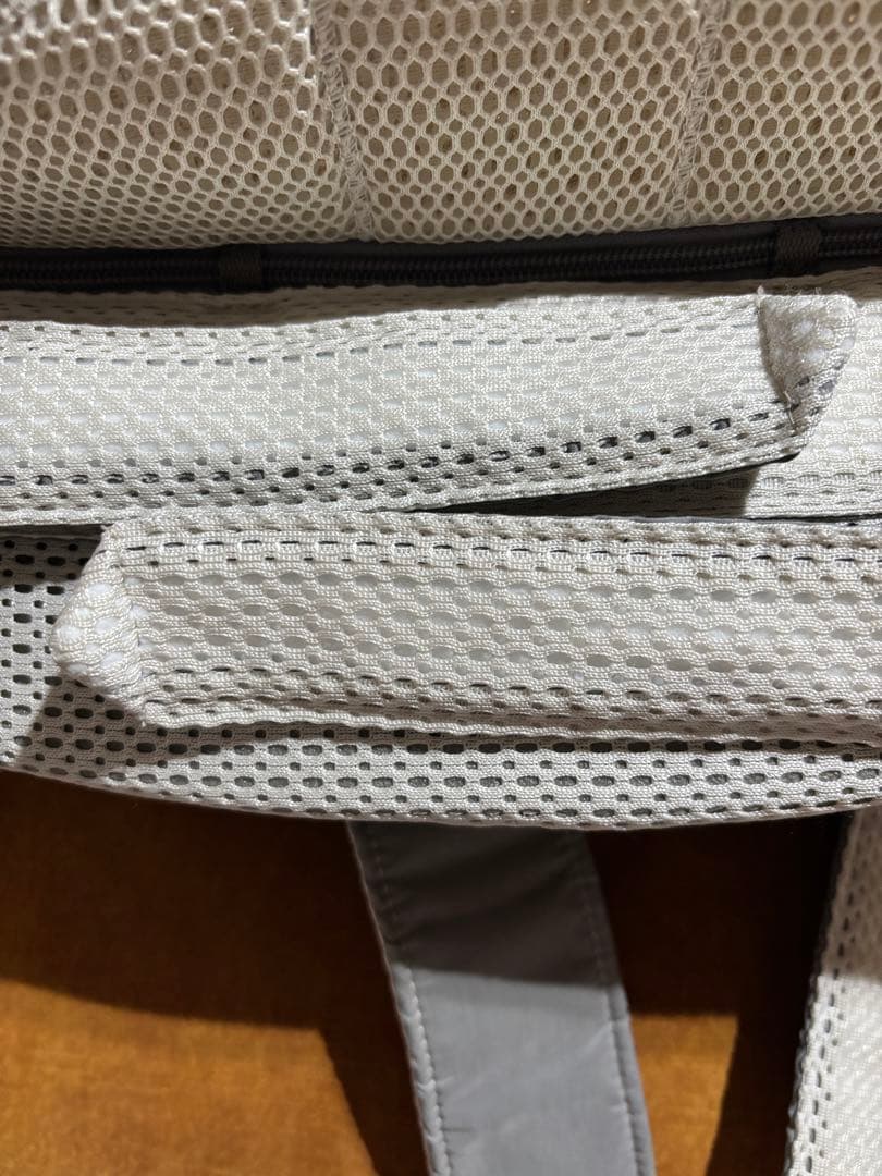 BabyBjorn 抱っこ紐　ハーモニー メッシュ クリーム